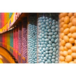 Distributeur de bonbons avec montage mural : mise en situation dans un magasin.
